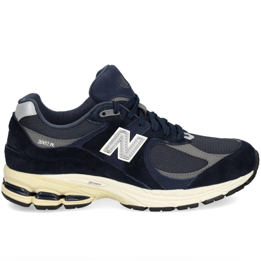 Men’s New Balance 2002R Eclipse Navy Sneakers (M2002RCA)